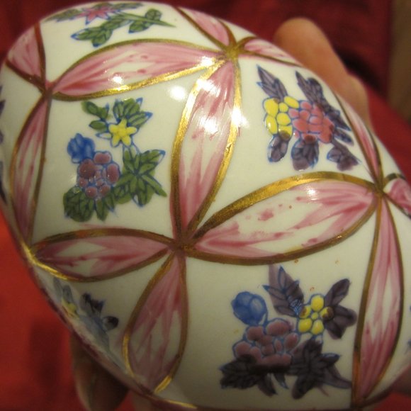 VTG CERAIMC HAND PAINTED LARGE EGG, FLORAL MOTIF - Picture 7 of 7